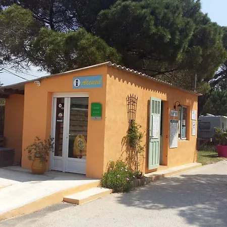 Camping La Bergerie Plage 4* イエール
